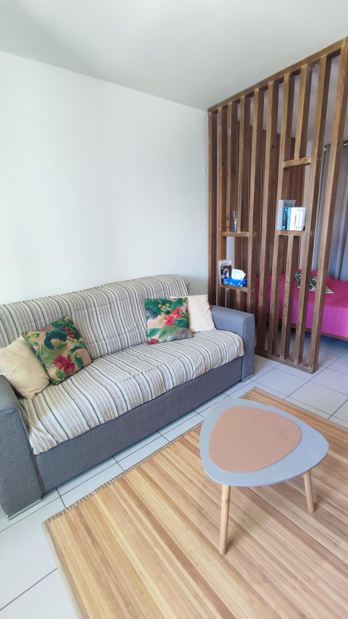 Les Franciseas Apartment Saint-Gilles Les Bains Exterior photo