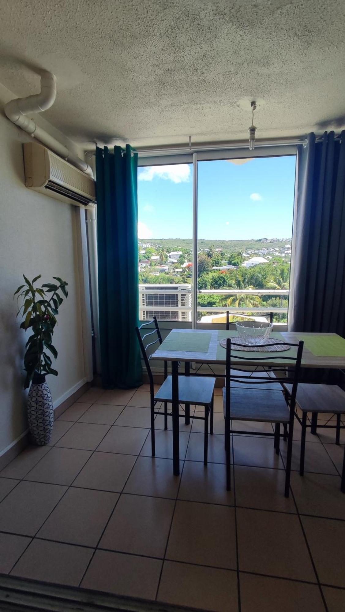 Les Franciseas Apartment Saint-Gilles Les Bains Exterior photo